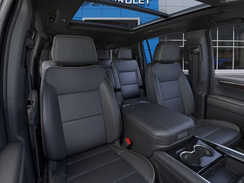 New 2025 Chevrolet Suburban Premier AWD/4WD image 36