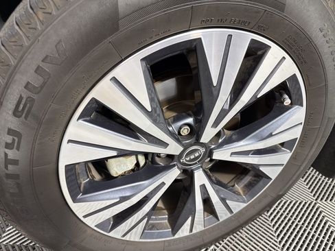 Used 2023 Nissan Rogue SV image 13