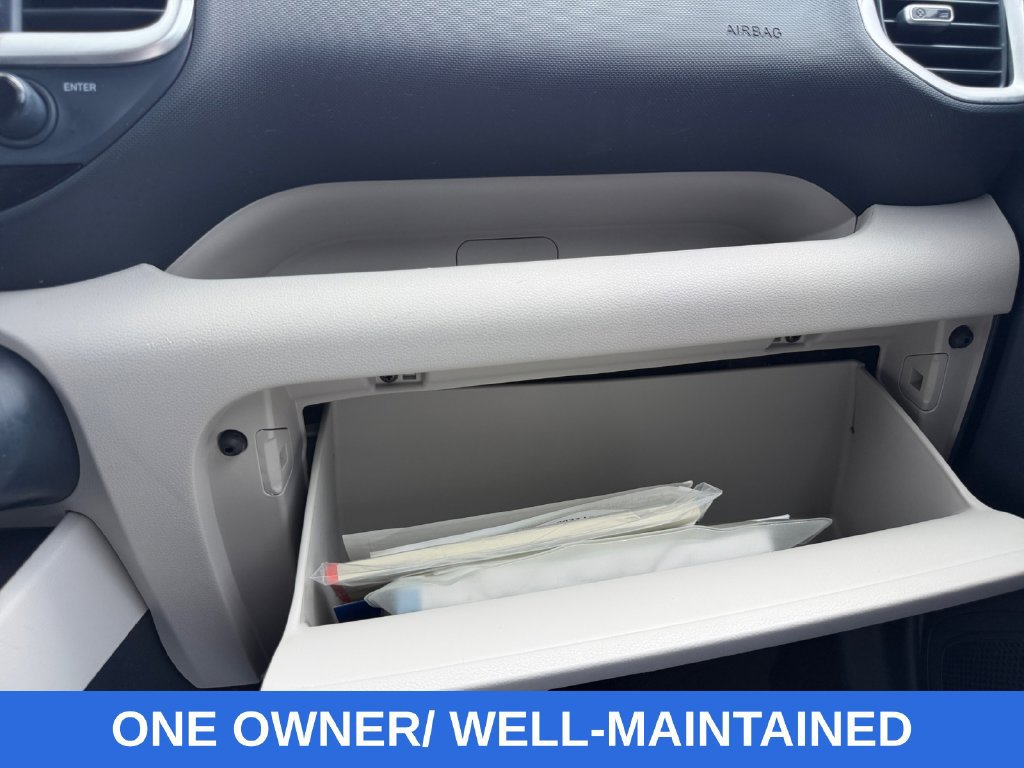 Used 2023 Hyundai Venue Limited FWD image 22