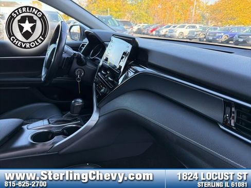 Used 2023 Toyota Camry SE image 19