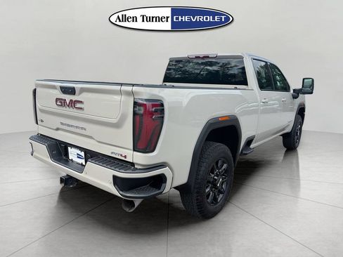Used 2026 GMC Sierra 2500 AT4 AWD/4WD image 4