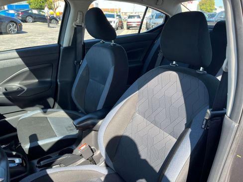 Used 2025 Nissan Versa SV FWD image 27