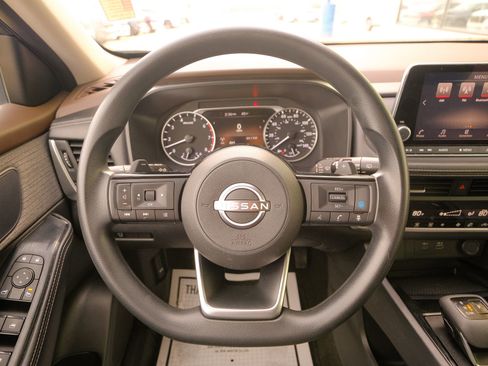Used 2023 Nissan Rogue SV image 36