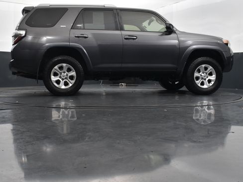 Used 2017 Toyota 4Runner SR5 image 40