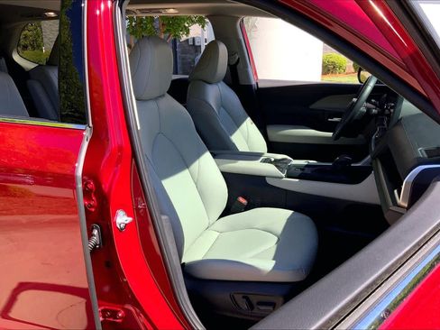 Used 2025 Toyota Grand Highlander XLE FWD image 9