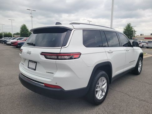 Used 2022 Jeep Grand Cherokee L Laredo w/ Luxury Tech Group I AWD/4WD image 3