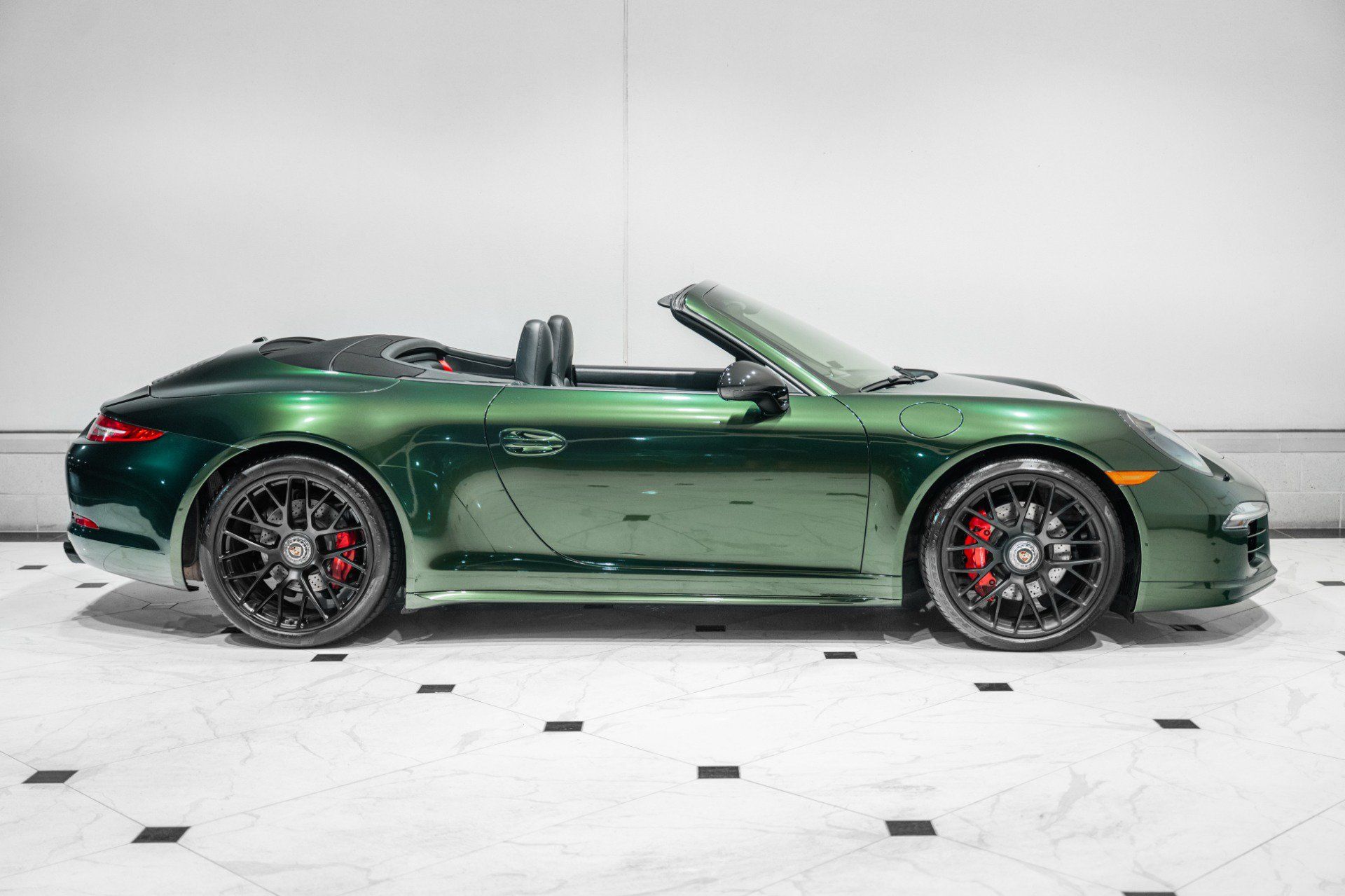 Used 2016 Porsche 911 Carrera GTS RWD image 6