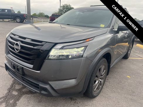 Used 2022 Nissan Pathfinder SV w/ SV Black Package FWD image 2