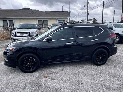 Used 2018 Nissan Rogue SV w/ Premium Package FWD image 4