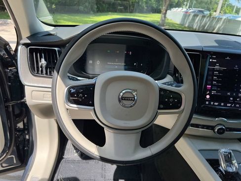 Used 2025 Volvo XC60 B5 Ultra w/ Protection Package Premier AWD/4WD image 13