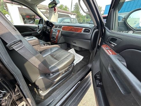 Used 2013 Chevrolet Tahoe LT w/ Luxury Package AWD/4WD image 10