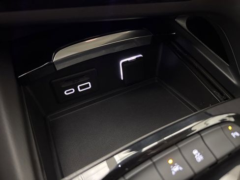 Used 2022 Buick Envision Essence w/ Technology Package I image 42