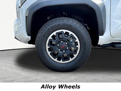 Used 2024 Toyota Tacoma TRD Off-Road AWD/4WD image 34