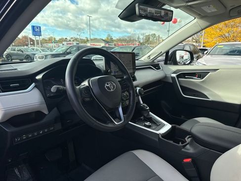 Used 2025 Toyota RAV4 Limited image 16