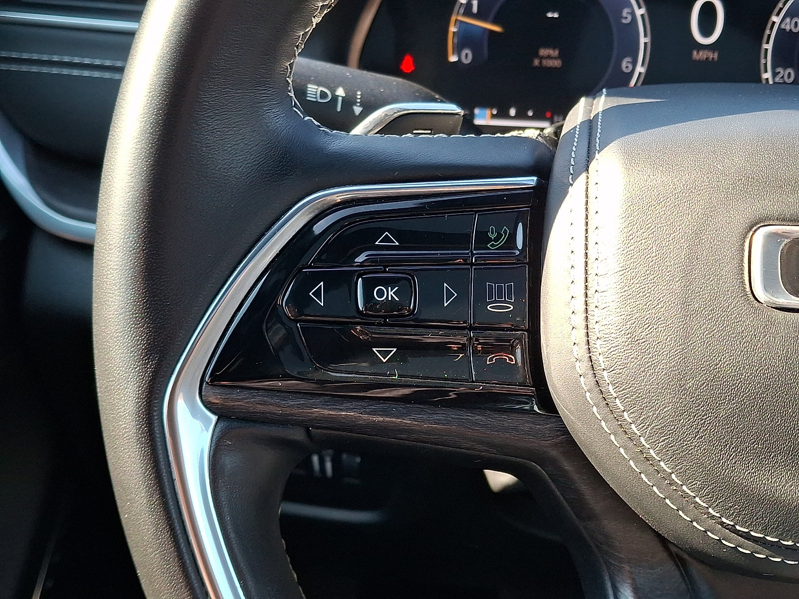 Used 2021 Jeep Grand Cherokee L Overland w/ Luxury Tech Group IV AWD/4WD image 21