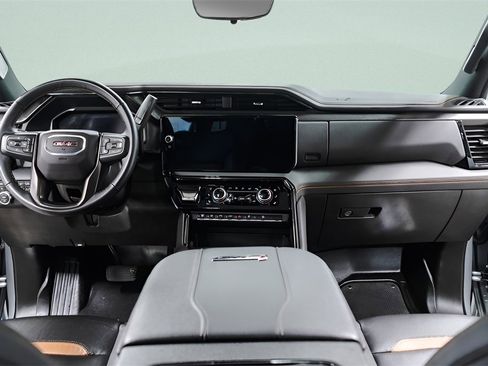 Used 2024 GMC Sierra 2500 AT4 w/ AT4 Premium Plus Package image 9