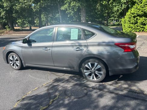 Used 2019 Nissan Sentra SV w/ Special Edition Package FWD image 8