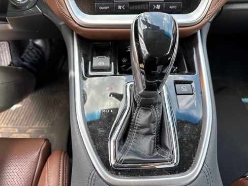 Used 2020 Subaru Outback Touring AWD/4WD image 5