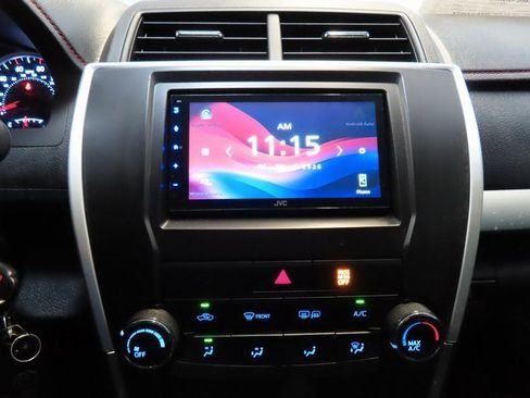 Used 2015 Toyota Camry SE image 24