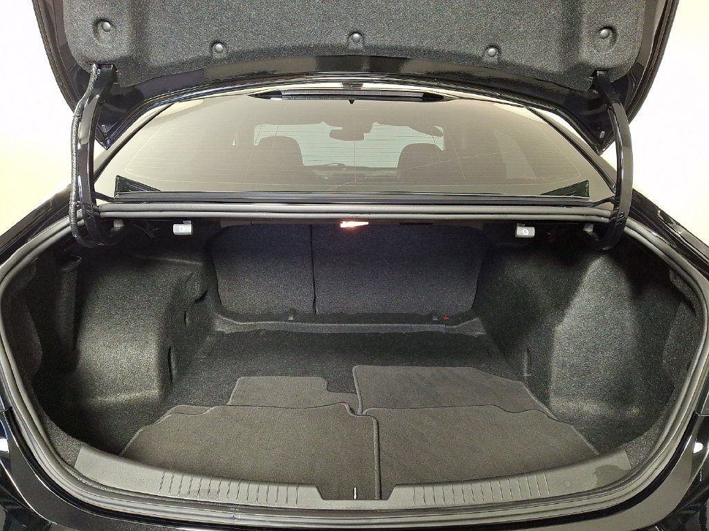 Used 2021 Chevrolet Malibu LT FWD image 28
