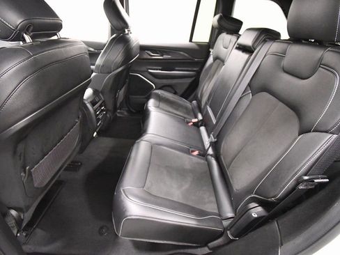 Used 2022 Jeep Grand Cherokee Altitude image 15