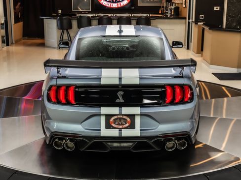 Used 2022 Ford Mustang Shelby GT500 w/ Carbon Fiber Track Pack RWD image 15