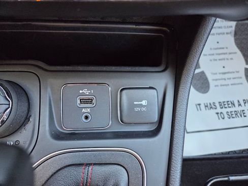 Used 2022 Jeep Cherokee Trailhawk image 32