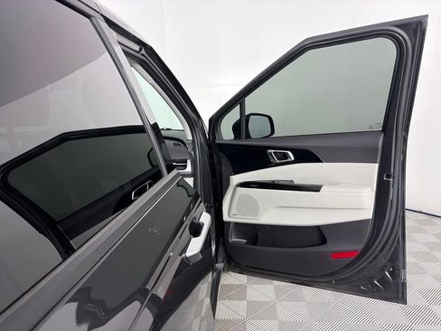 Used 2024 Kia Carnival SX Prestige image 29