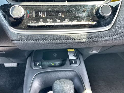Used 2024 Toyota Corolla XSE FWD image 17