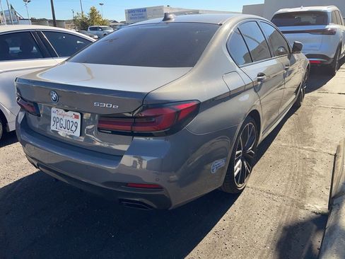 Used 2022 BMW 530e w/ Executive Package image 3