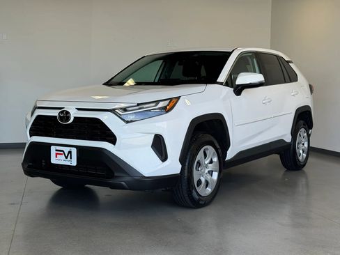Used 2023 Toyota RAV4 LE AWD/4WD image 3