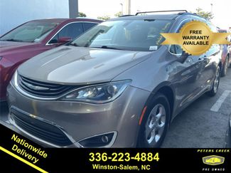 Used 2017 Chrysler Pacifica Premium image 1
