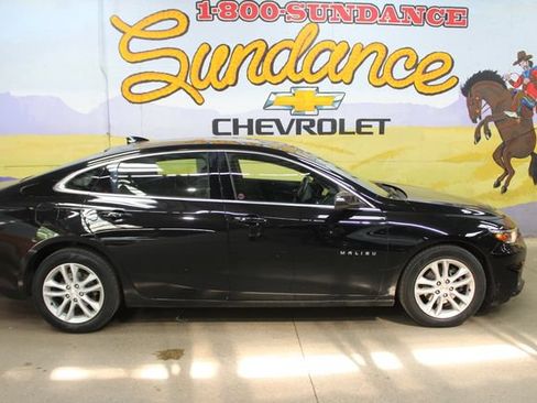 Used 2018 Chevrolet Malibu LT FWD image 1