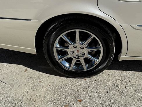 Used 2011 Cadillac DTS Luxury image 6