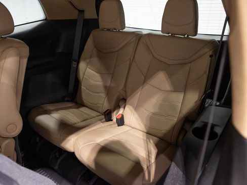 Used 2020 Cadillac XT6 Premium Luxury w/ Platinum Package image 36