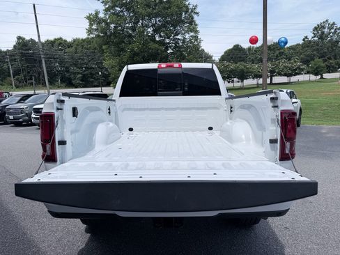 Used 2026 RAM 2500 Laramie AWD/4WD image 9