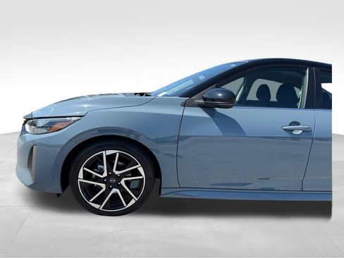 Used 2025 Nissan Sentra SR FWD image 24