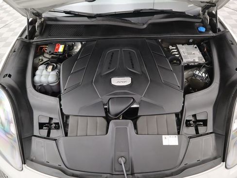 Used 2021 Porsche Cayenne image 30