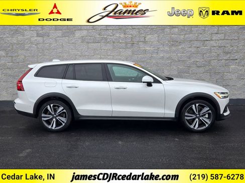 Used 2025 Volvo V60 B5 Cross Country Plus AWD/4WD image 6