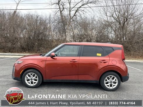 Used 2021 Kia Soul S image 2