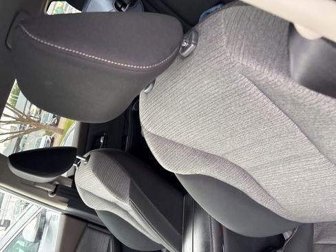 Used 2022 Nissan Rogue SV image 9