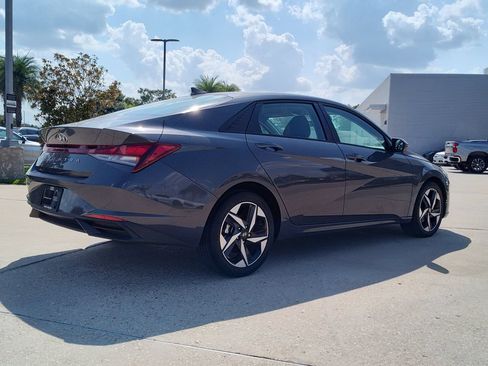 Used 2023 Hyundai Elantra SEL w/ Convenience Package FWD image 9