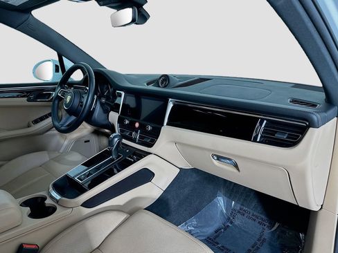 Certified 2023 Porsche Macan w/ Premium Package Plus AWD/4WD image 32