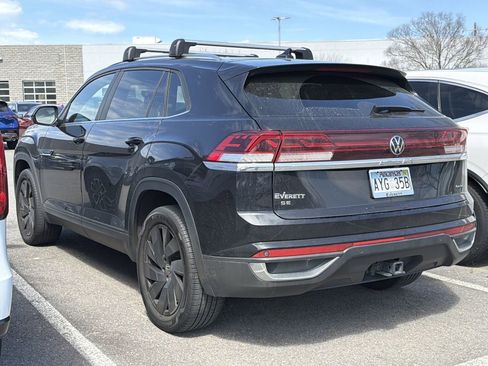 Used 2024 Volkswagen Atlas Cross Sport SE w/ Panoramic Sunroof Package image 6