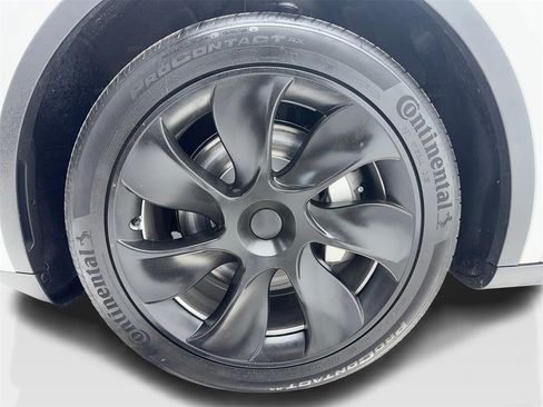 Used 2023 Tesla Model Y Long Range image 50