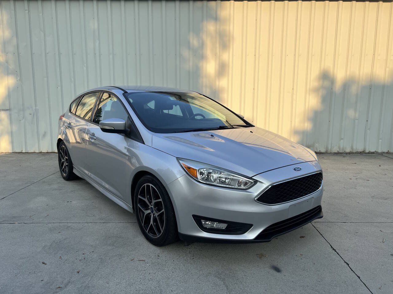 Used 2015 Ford Focus SE w/ SE Sport Package FWD image 2