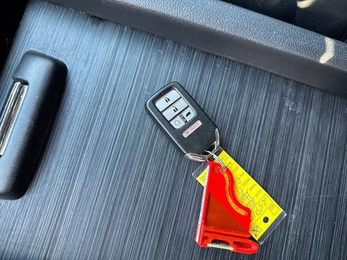 Used 2021 Honda Pilot Touring image 35