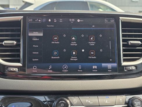 Used 2023 Chrysler Pacifica Touring-L FWD image 16