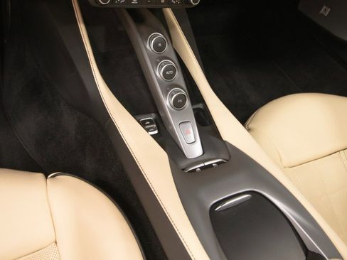 Used 2020 Ferrari Portofino image 39