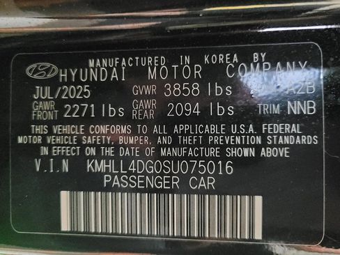 Used 2025 Hyundai Elantra SE FWD image 33